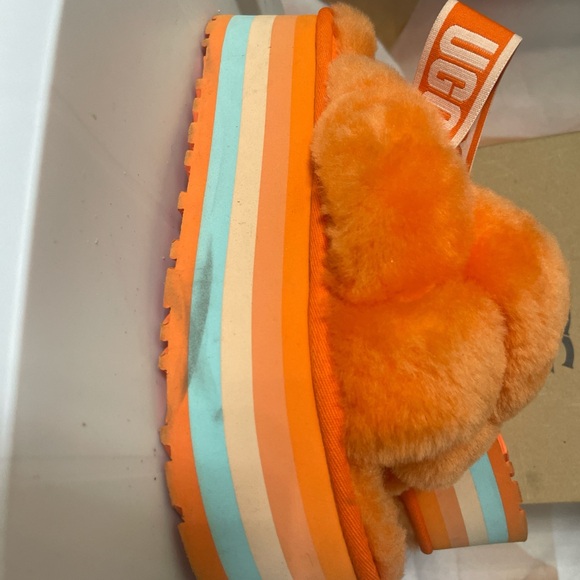 UGG Orange Fluffy Platform Sandals - Picture 5 of 5